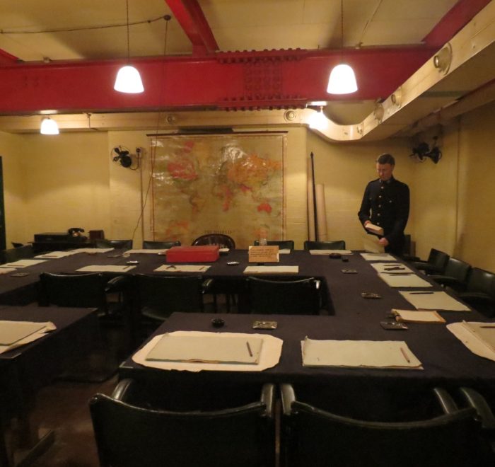Churchill war rooms private tour guide - cabinet meeting room