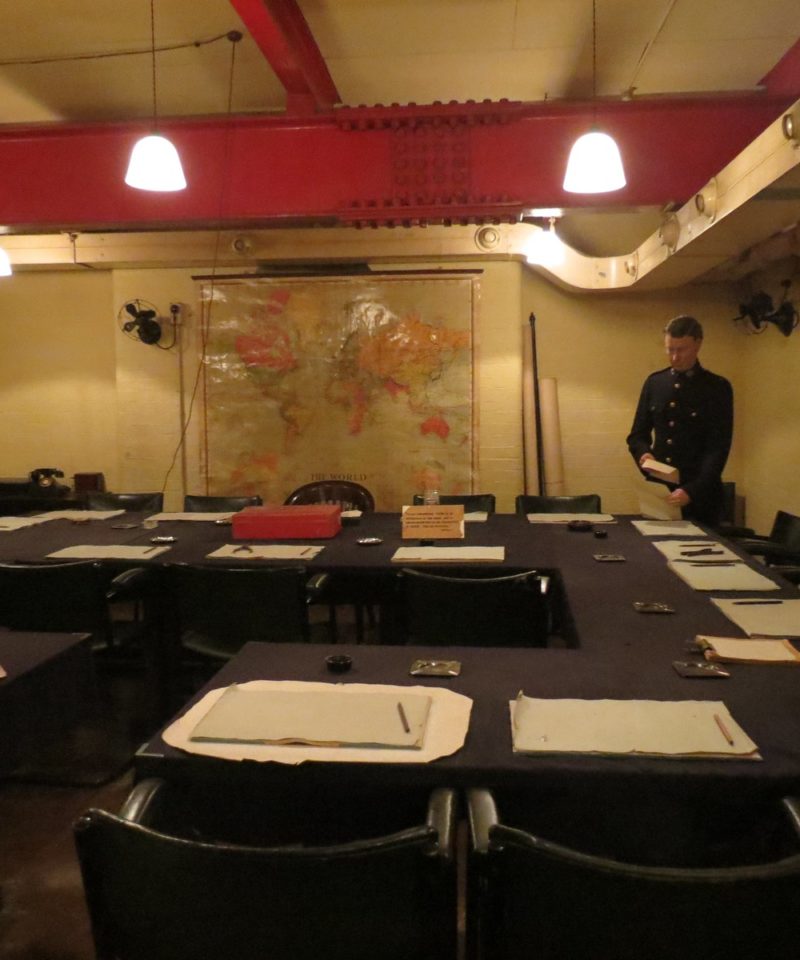 Churchill war rooms private tour guide - cabinet meeting room